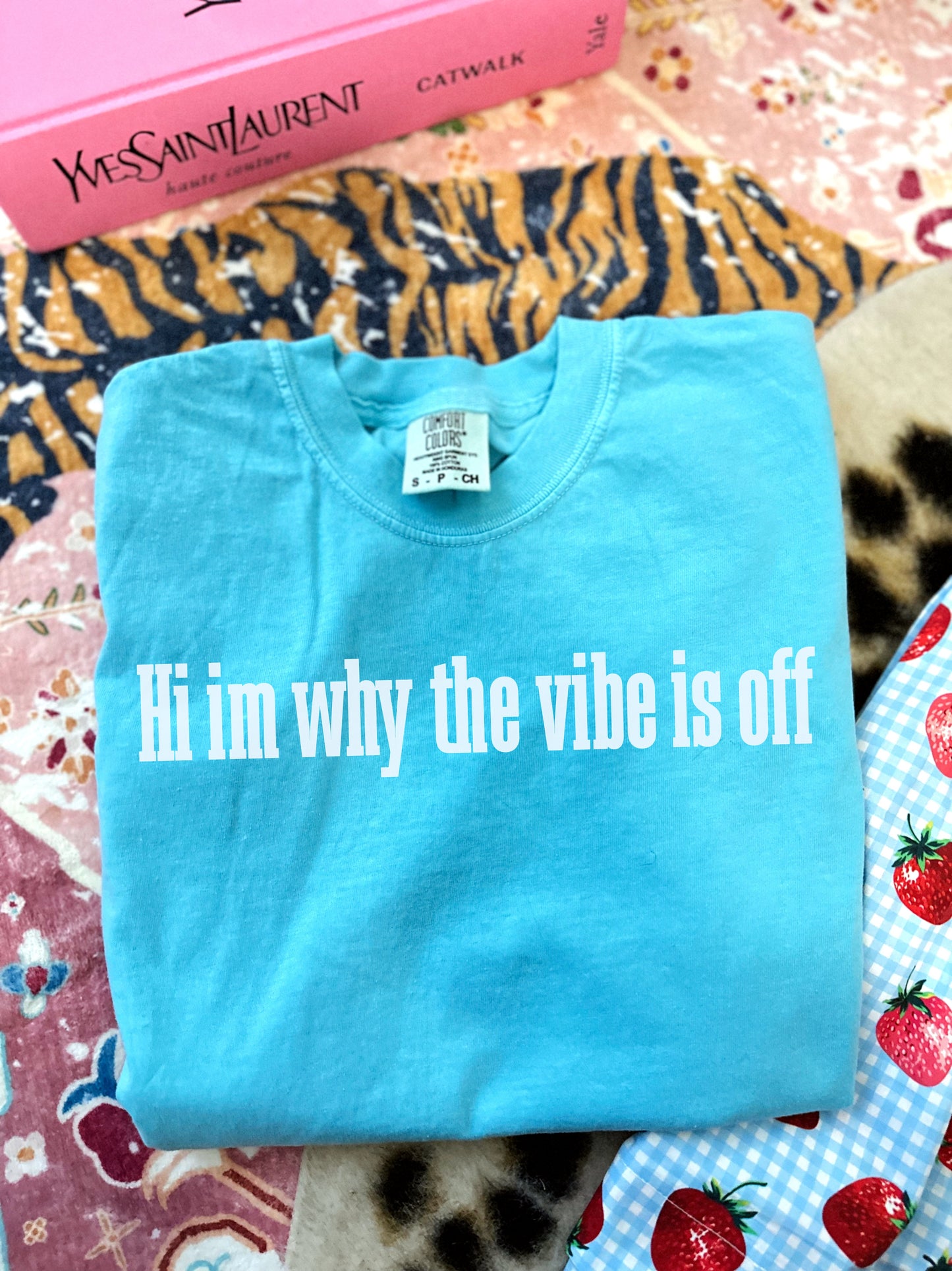 i’m why the vibes off lagoon blue comfort colors tee